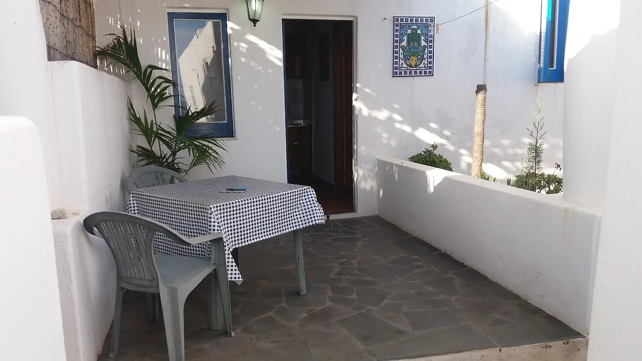 Case La Pergola Stromboli 3*,